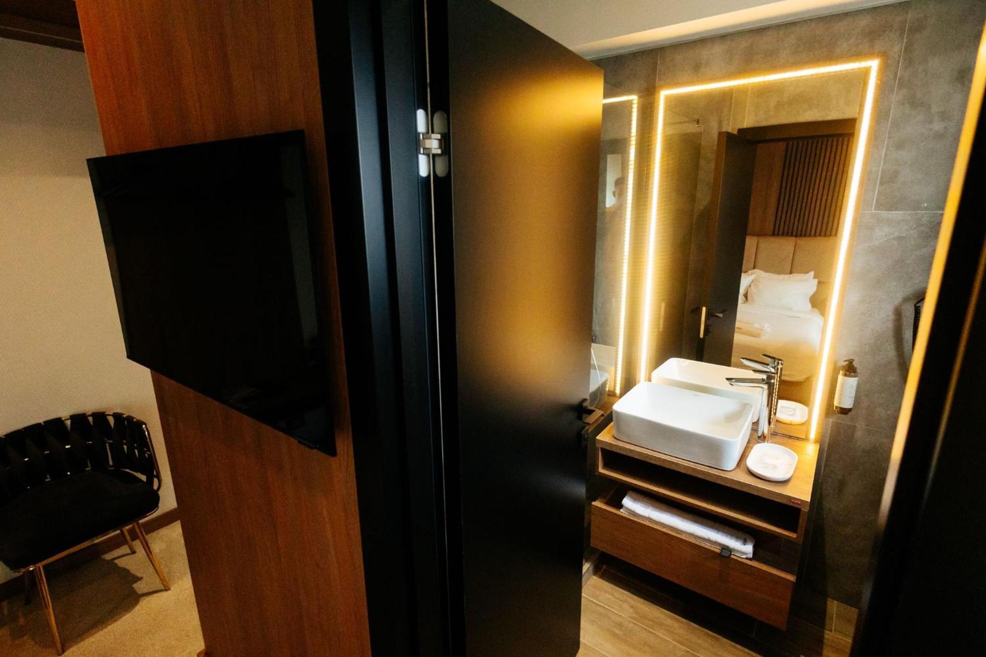 Hotel Goya Boutique Targu Jiu Luaran gambar